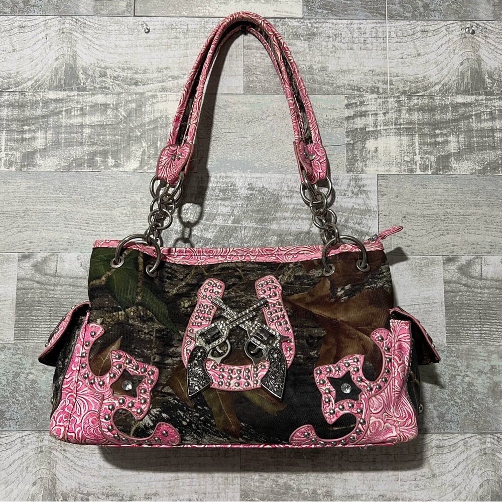Mossy Oak Studded Pink Camo Six Shooter Shoulder Handbag Purse Horseshoe Accent